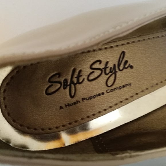 Soft Style Pleated Closed Toe Pumps Heels Shoes 7.5M Tan - Picture 3 of 16